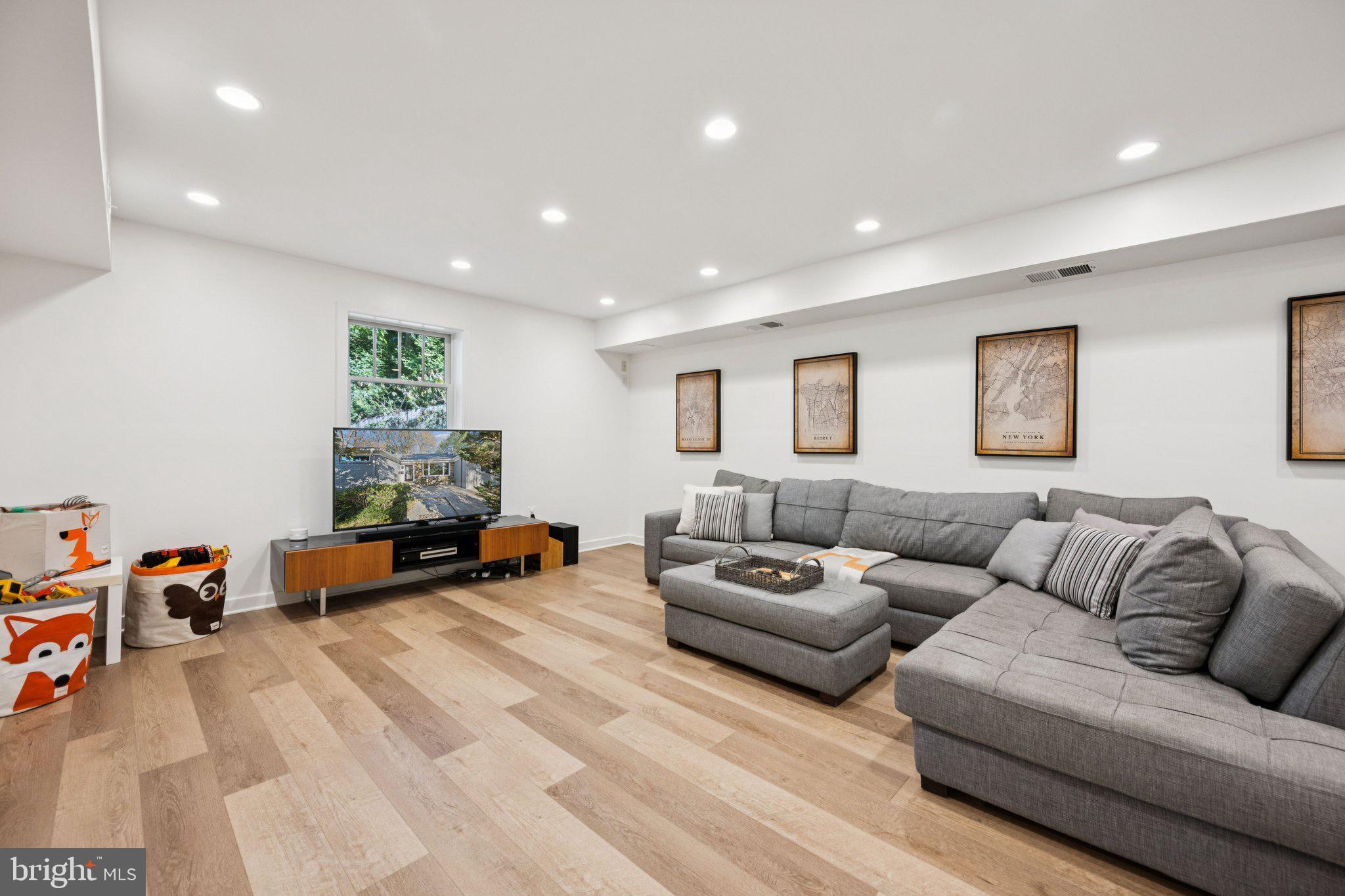 SPRING HILL - Residential