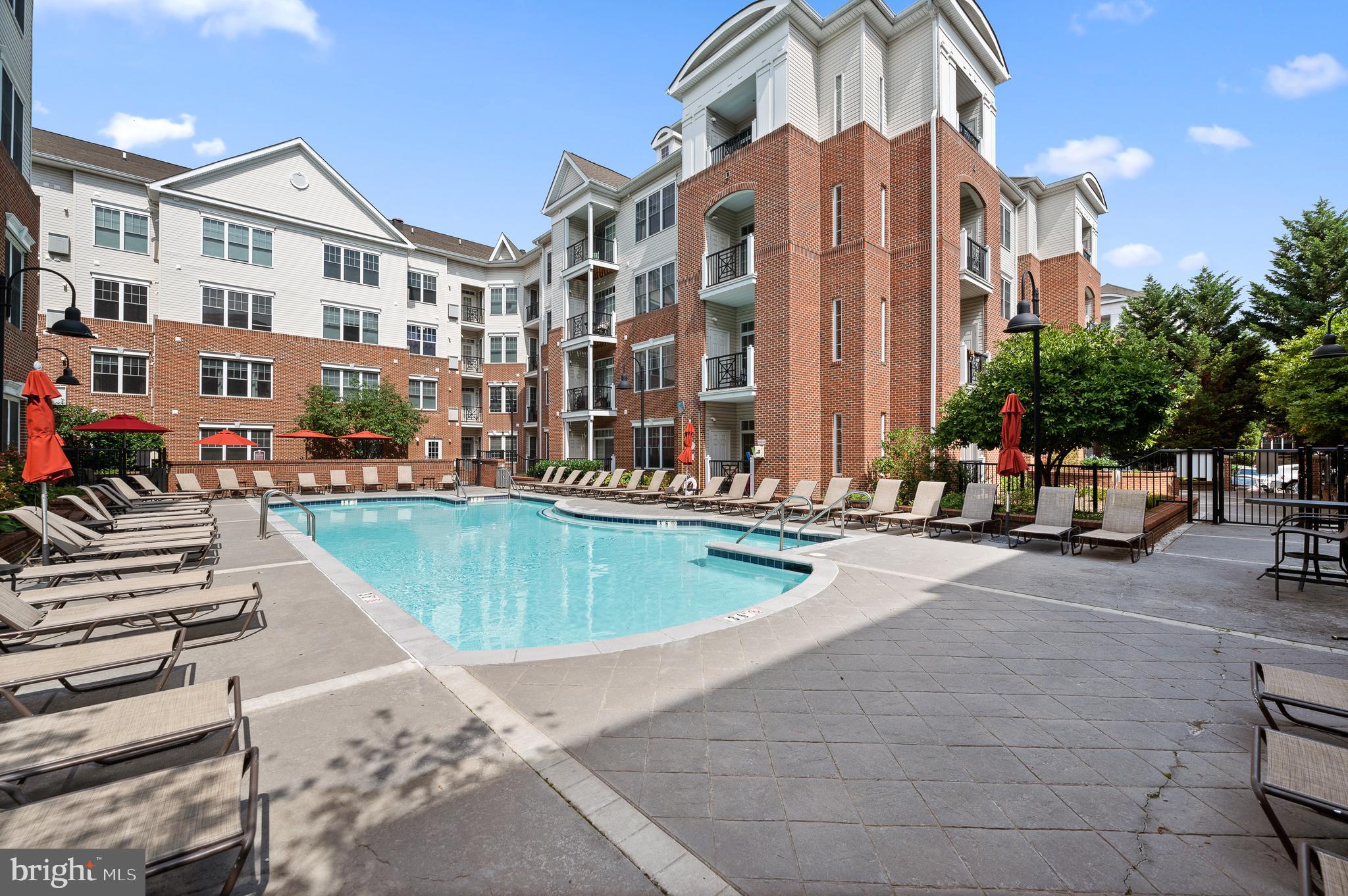 350 W ELM STREET 3122