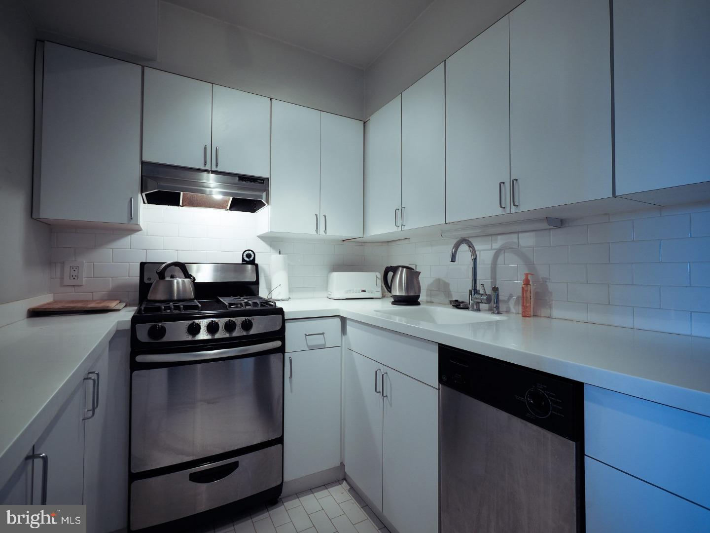 ART MUSEUM AREA - Residential Lease