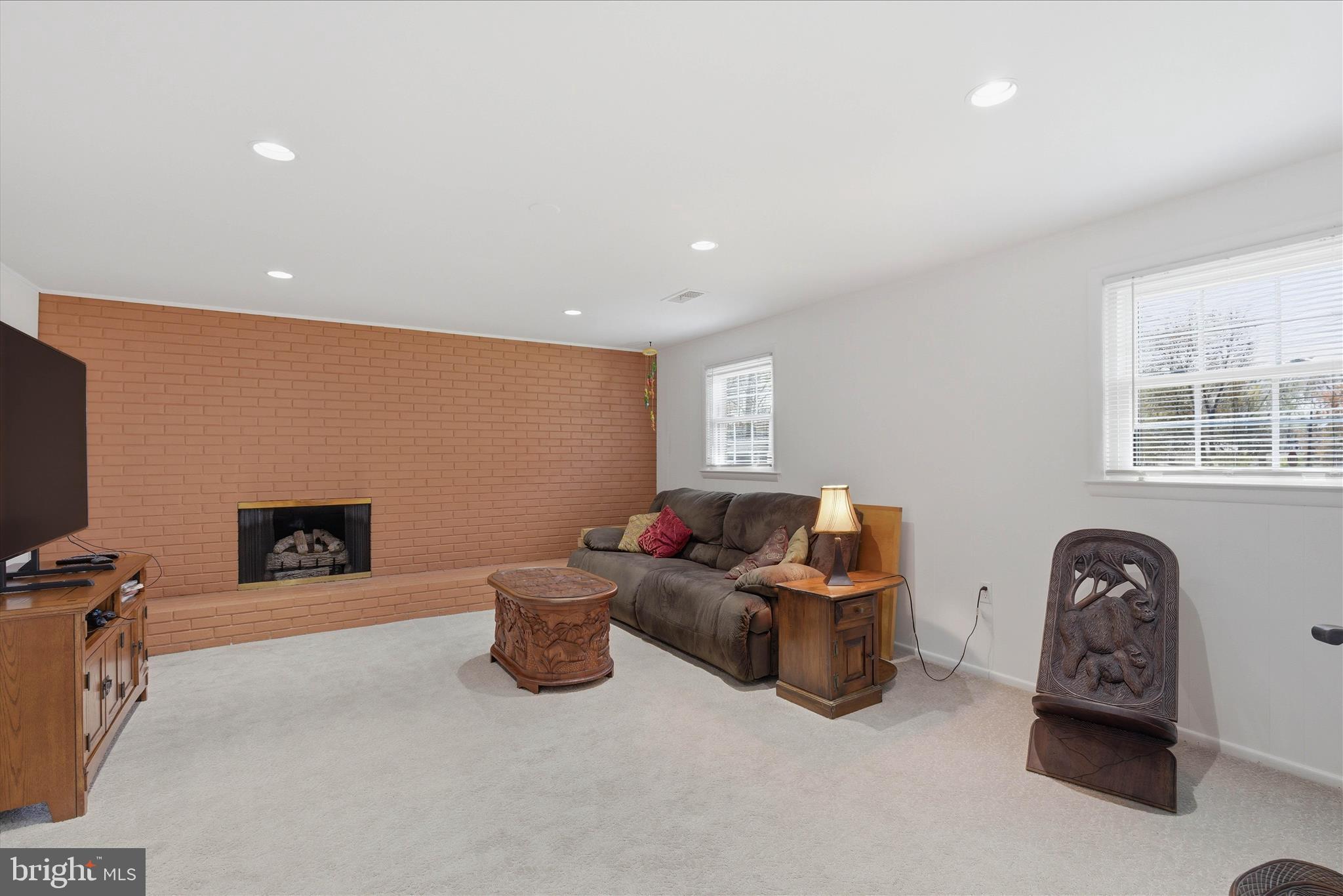 STONEWALL MANOR - Residential