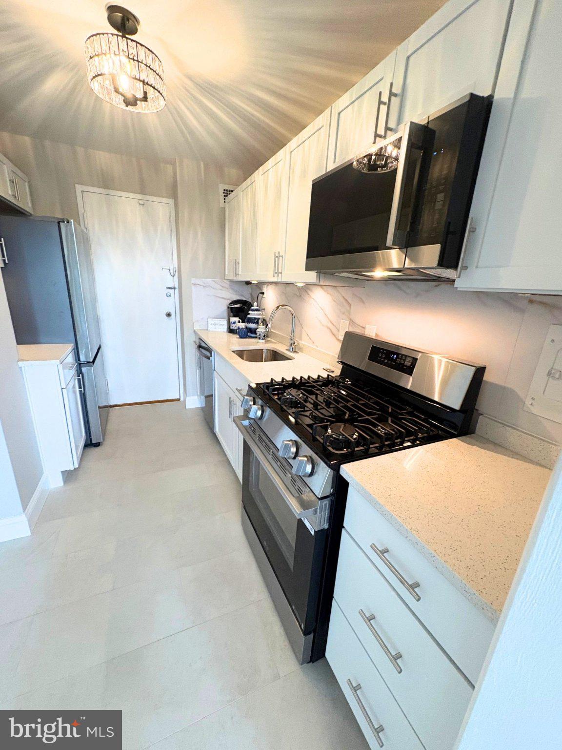 10401 GROSVENOR PLACE 817
