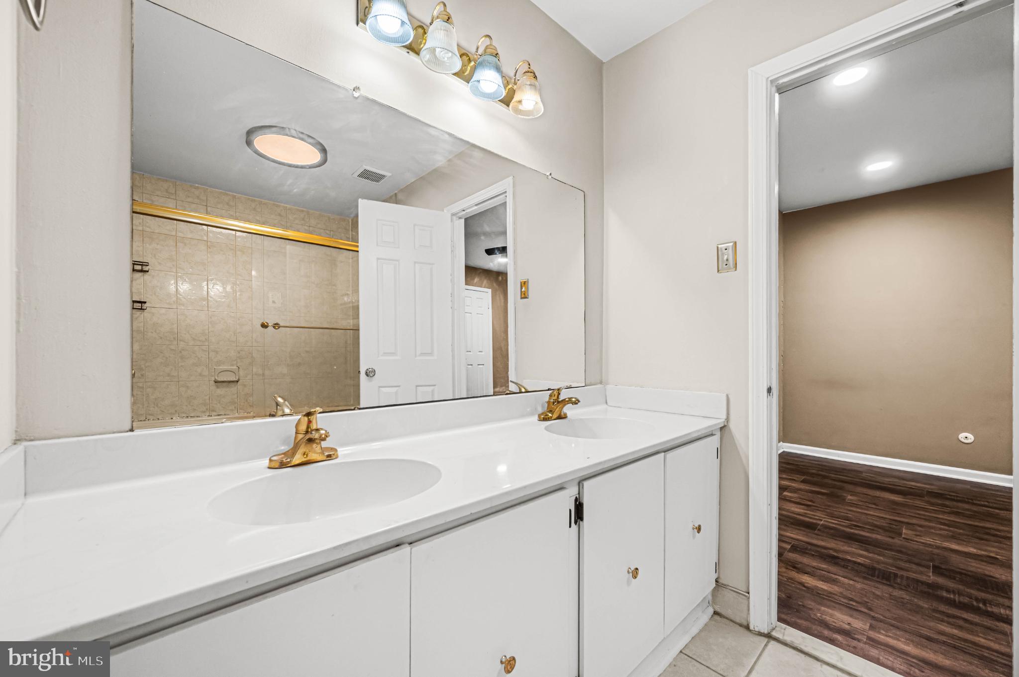 CHESTERBROOK - Residential Lease