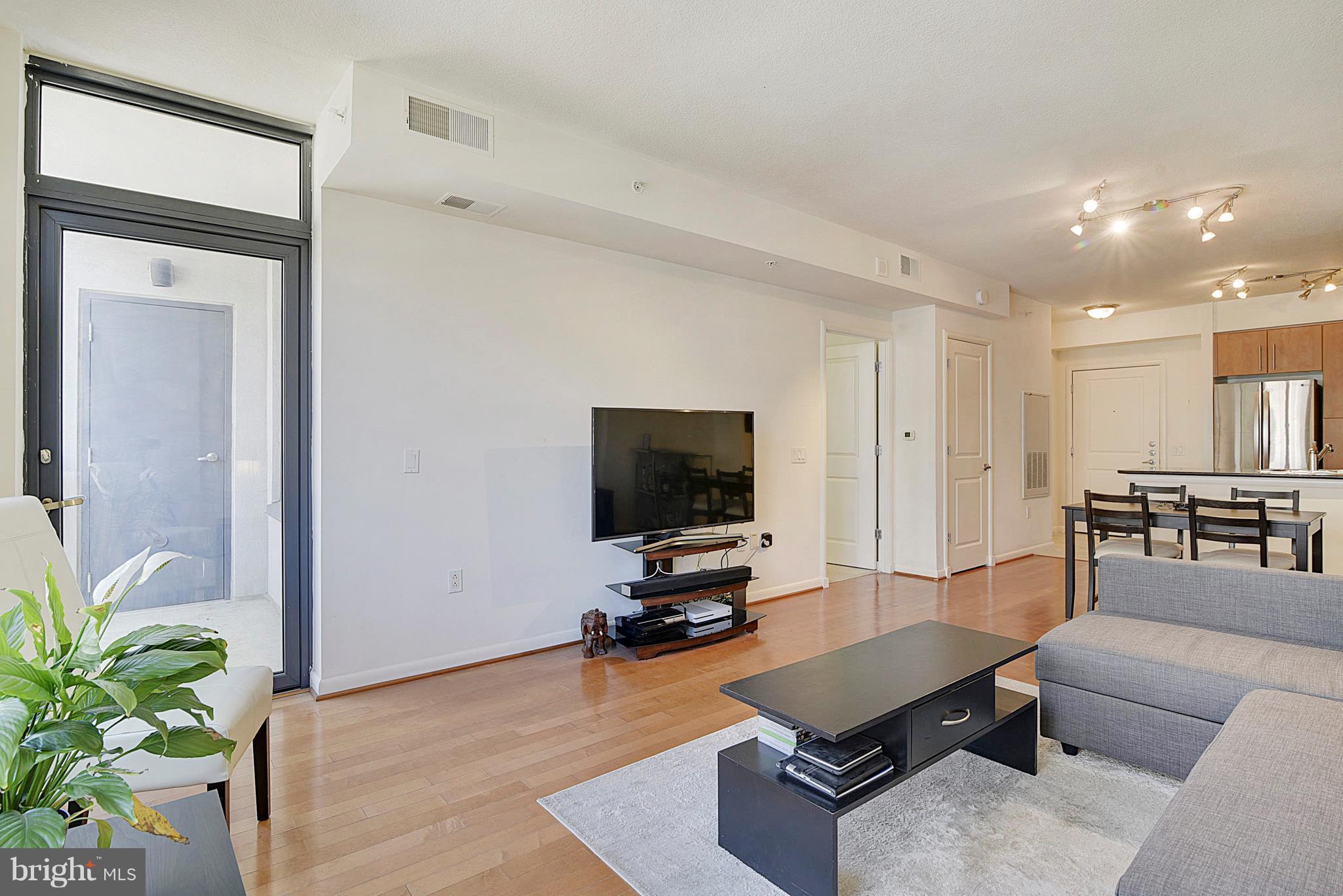 CLARENDON - Residential