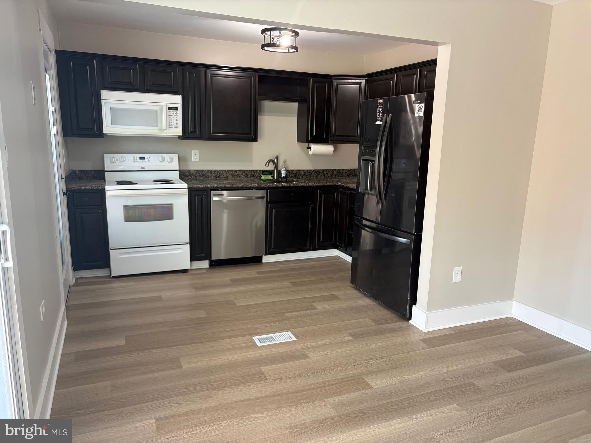 ELIZABETHS LANDING - Residential