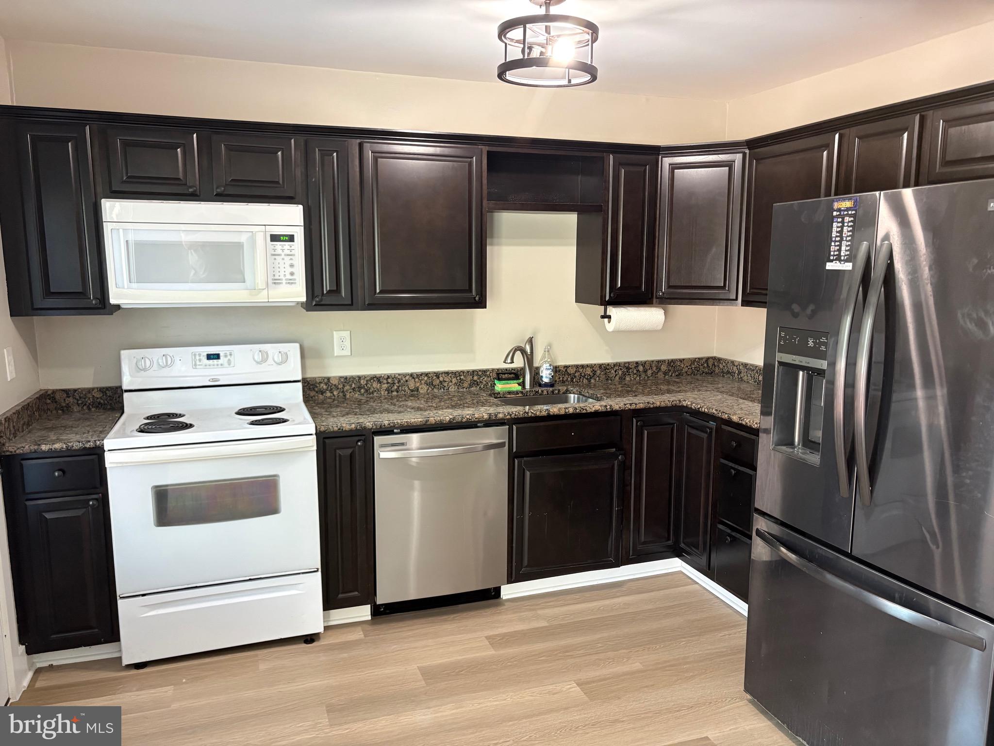 ELIZABETHS LANDING - Residential
