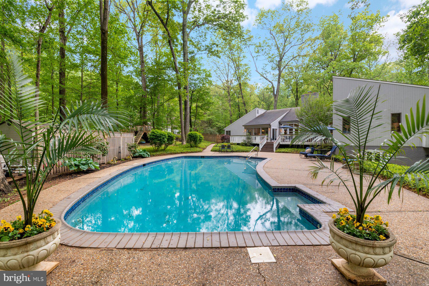 FALLS ROAD CORRIDOR - Residential