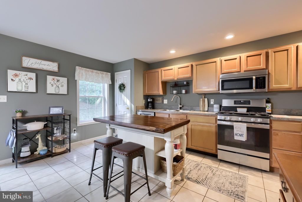 Photo of 44 Hunters Run Court, RED LION, PA 17356 (MLS # PAYK2091332)