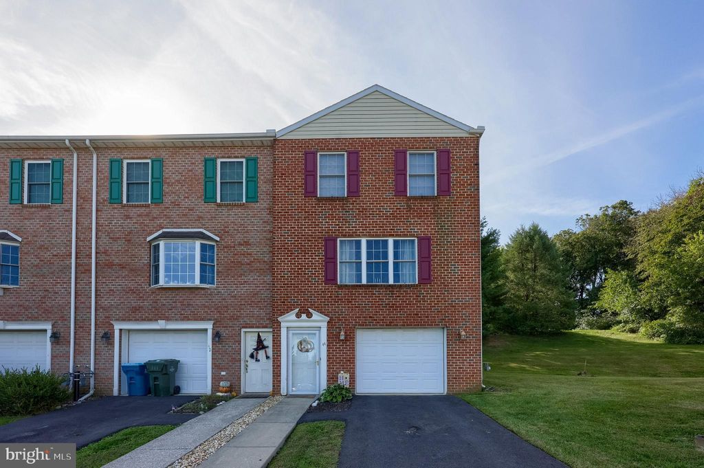 Photo of 44 Hunters Run Court, RED LION, PA 17356 (MLS # PAYK2091332)