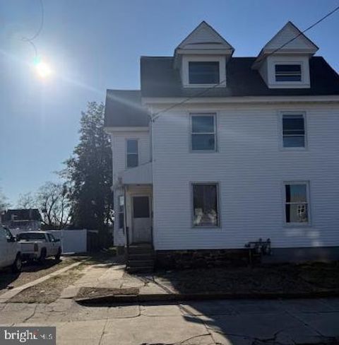 Townhouse For Sale - 712 N 3rd Street<br/> MILLVILLE, NJ 08332