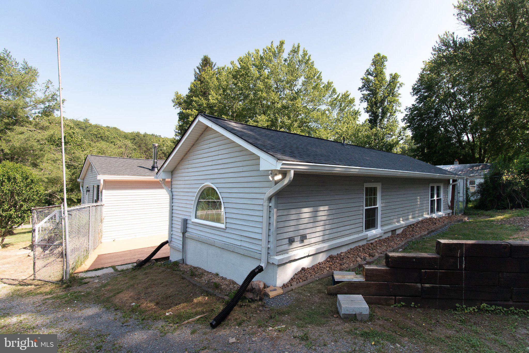 8922 CARPERS PIKE