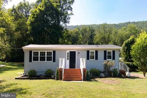 Homes For Sale - 8922 Carpers Pike Pike<br/> Hampshire County, YELLOW SPRING, WV 26865
