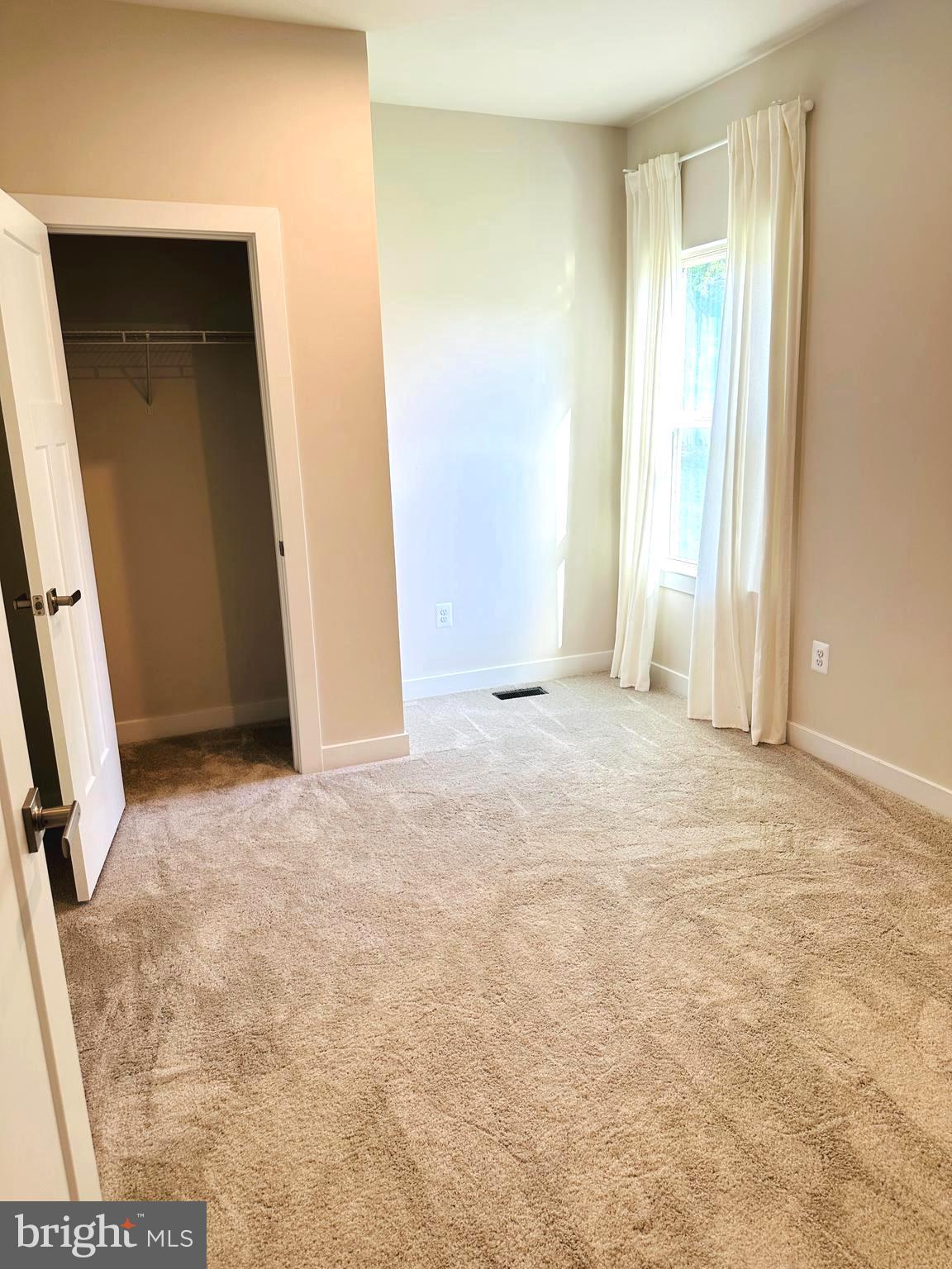 MONTGOMERY VILLAGE - Residential Lease