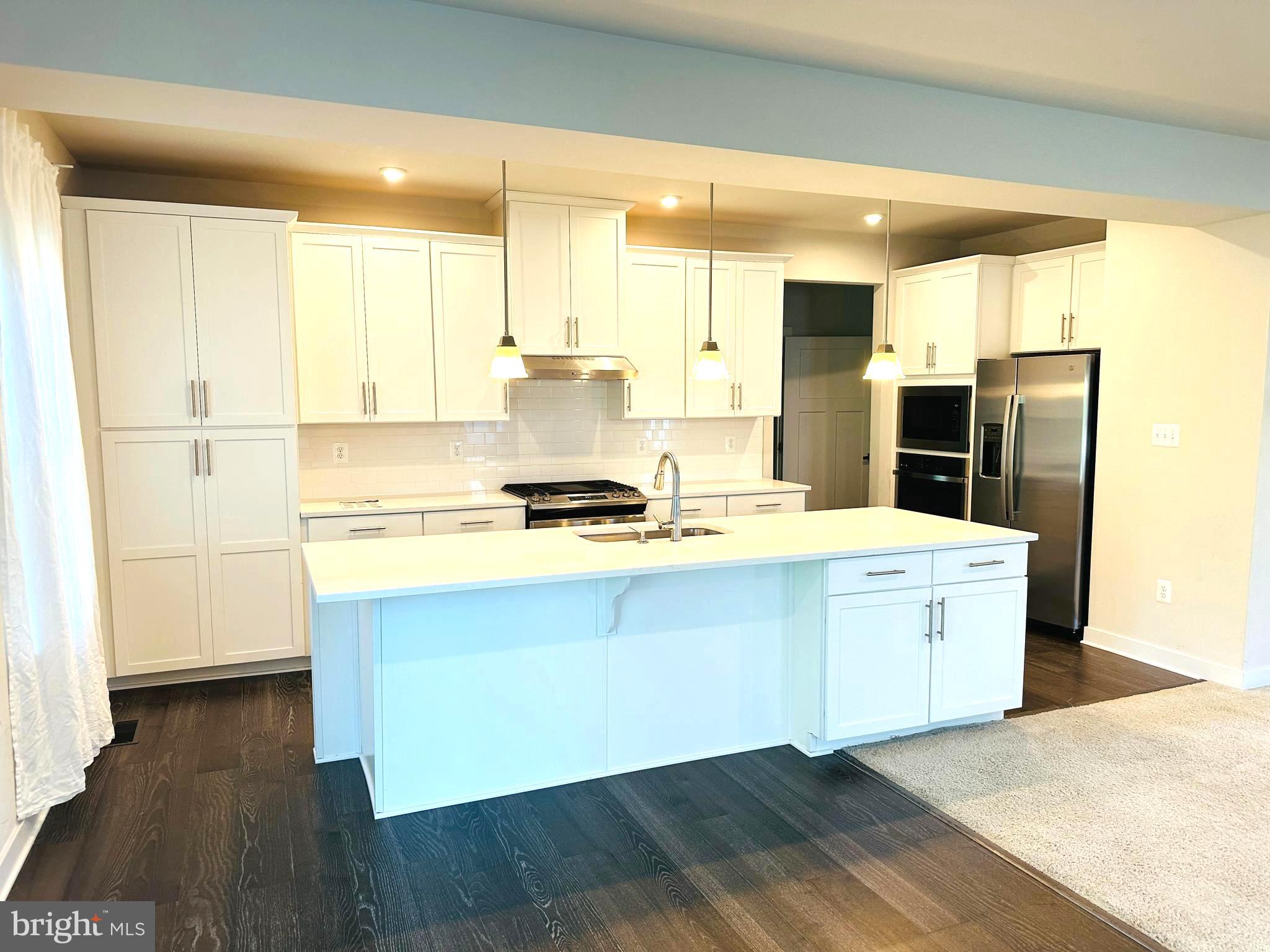 MONTGOMERY VILLAGE - Residential Lease