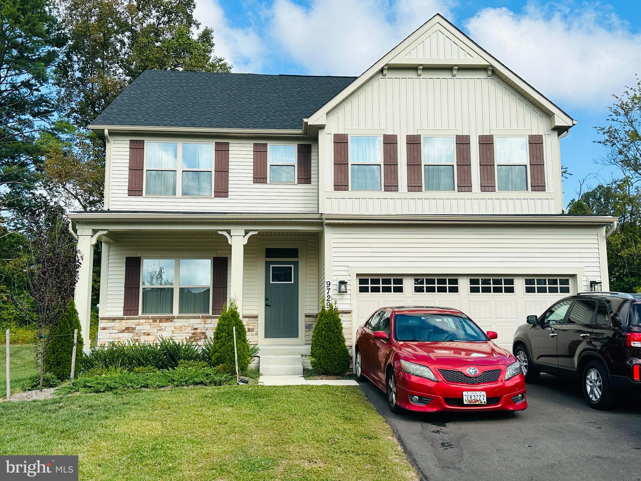 MONTGOMERY VILLAGE - Residential Lease