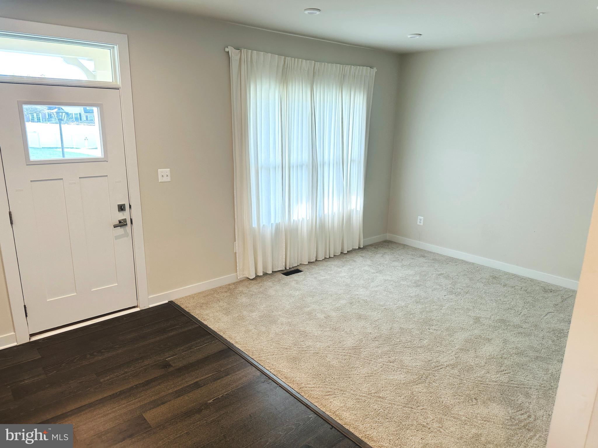 MONTGOMERY VILLAGE - Residential Lease