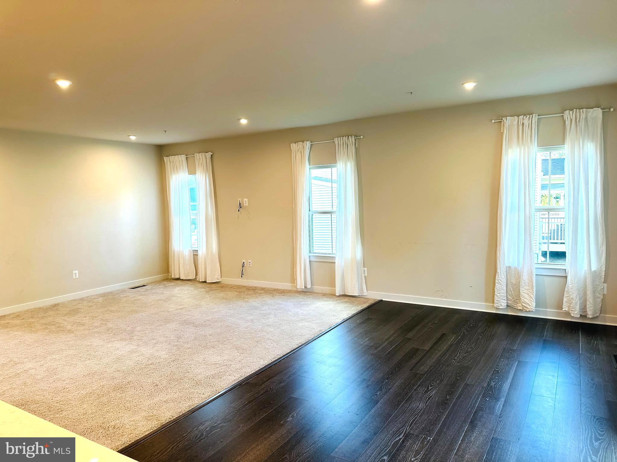 MONTGOMERY VILLAGE - Residential Lease