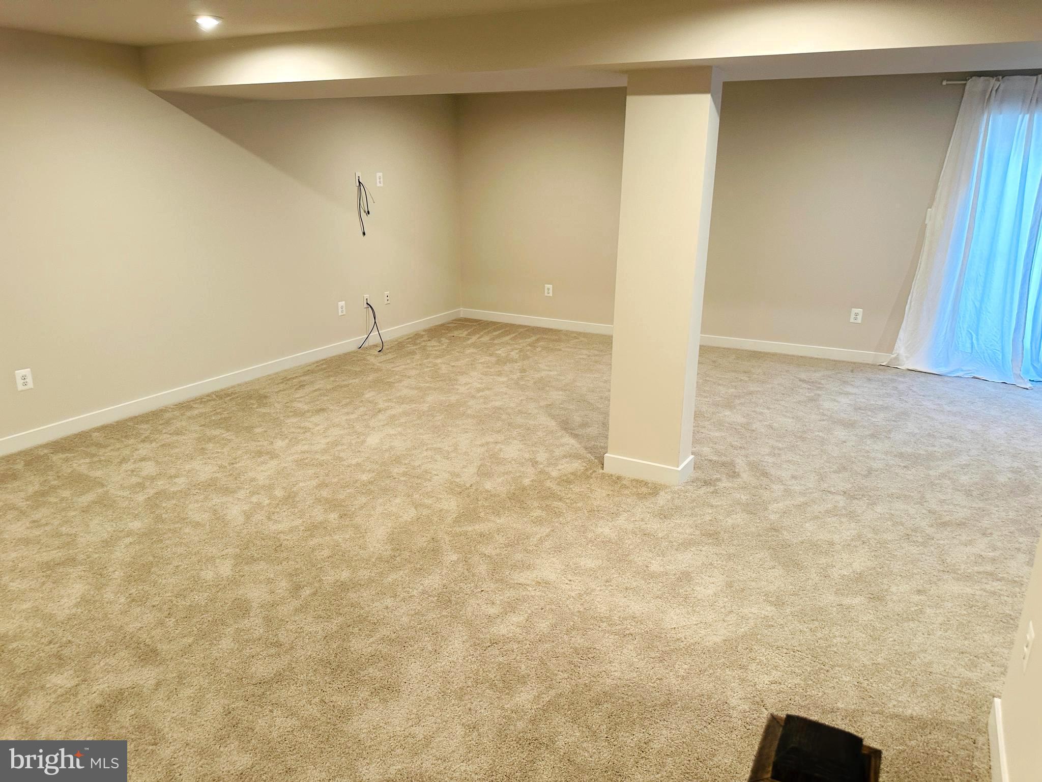 MONTGOMERY VILLAGE - Residential Lease