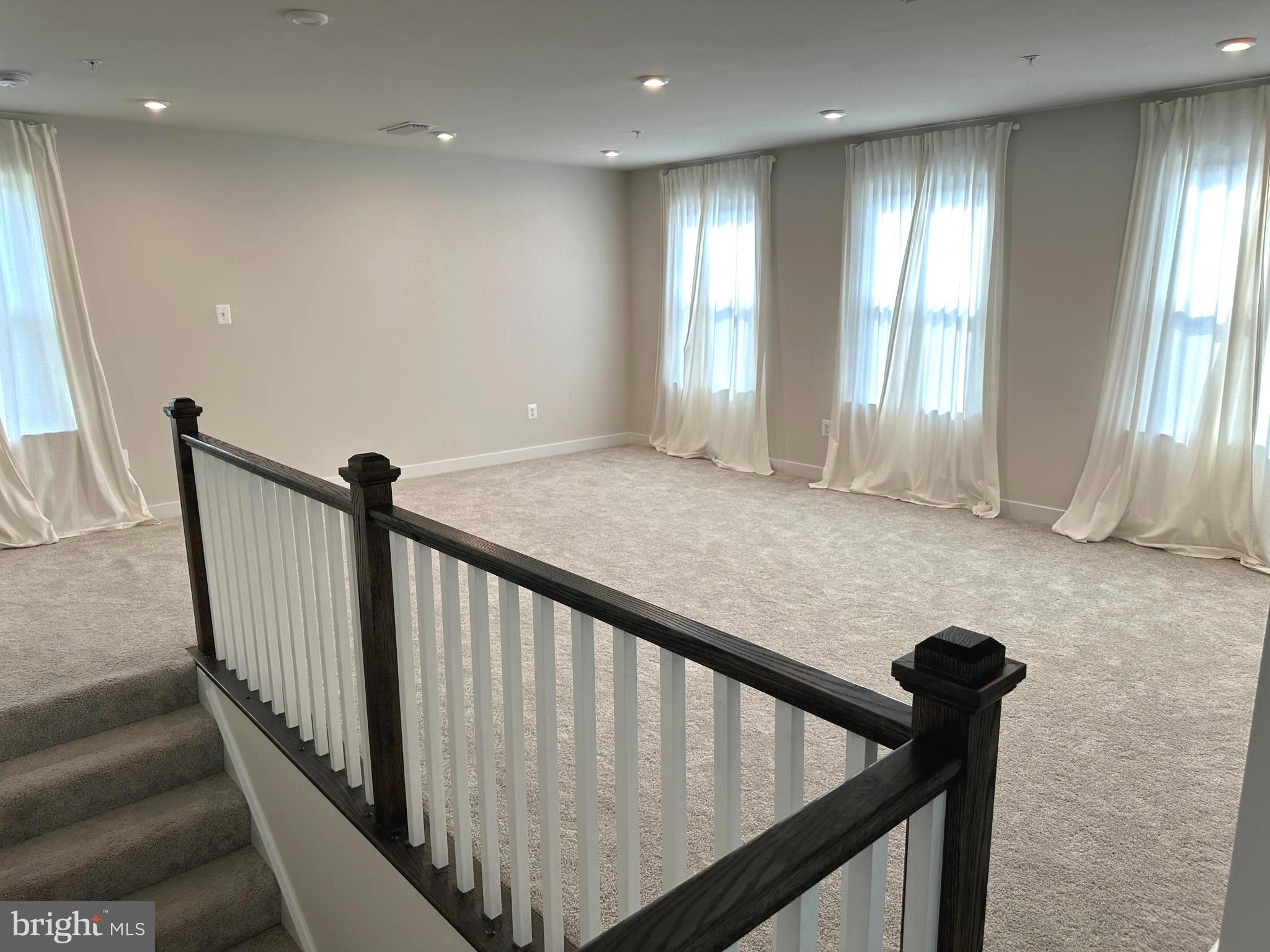 MONTGOMERY VILLAGE - Residential Lease