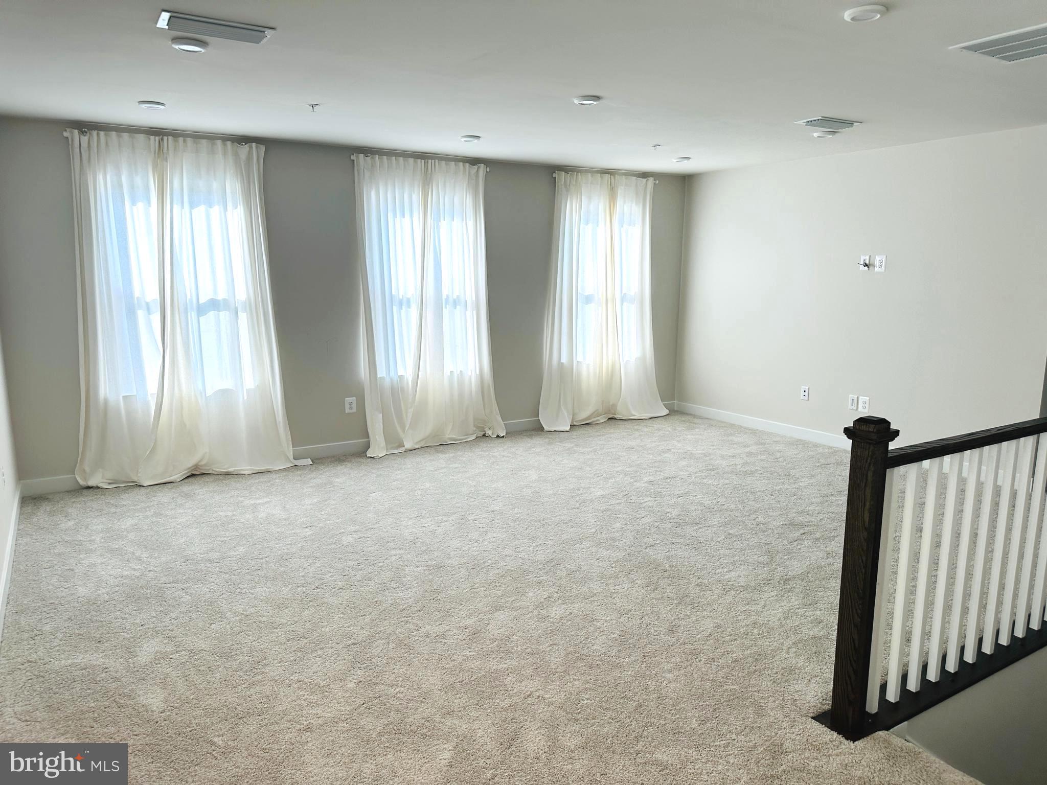 MONTGOMERY VILLAGE - Residential Lease