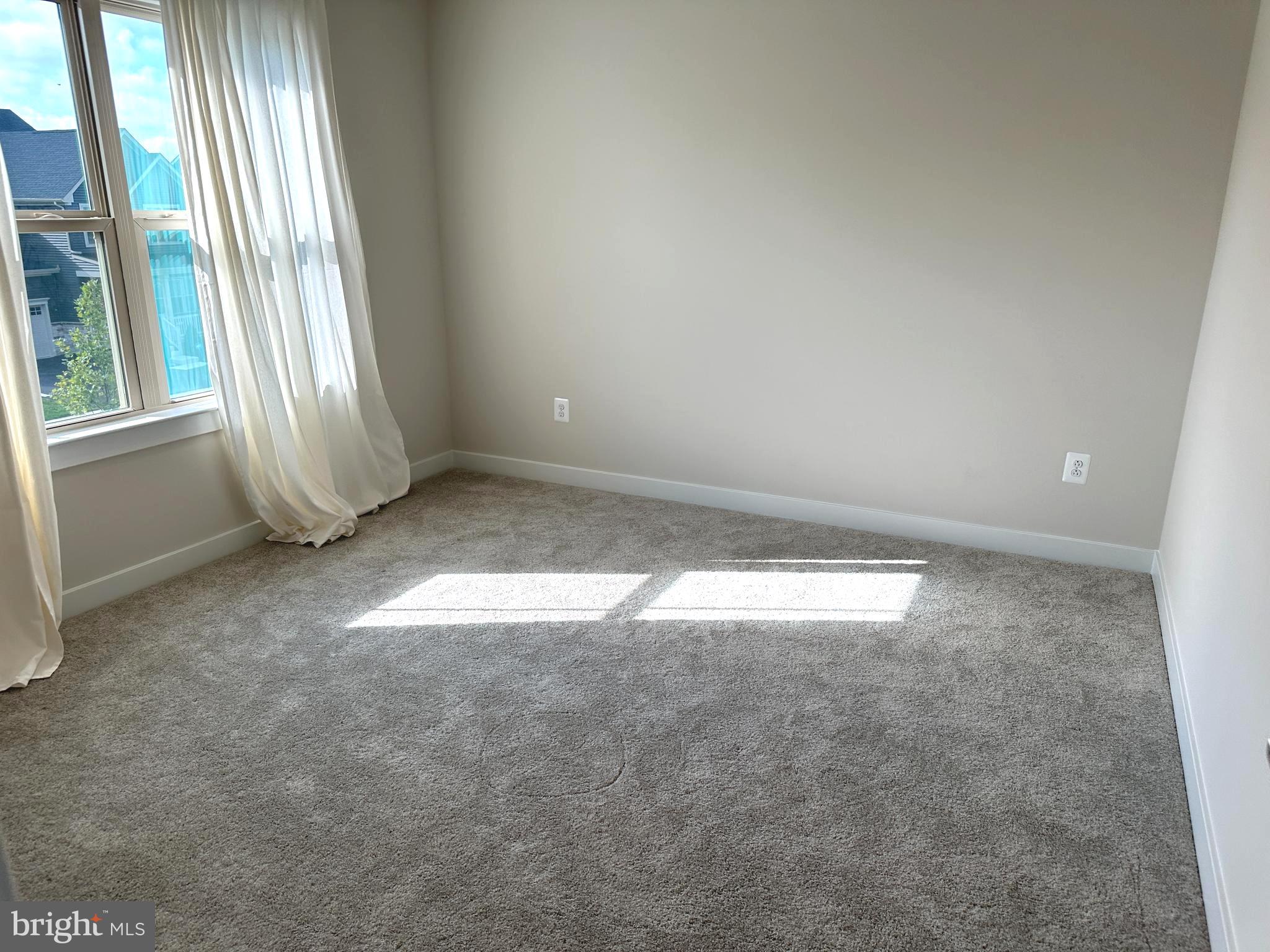 MONTGOMERY VILLAGE - Residential Lease