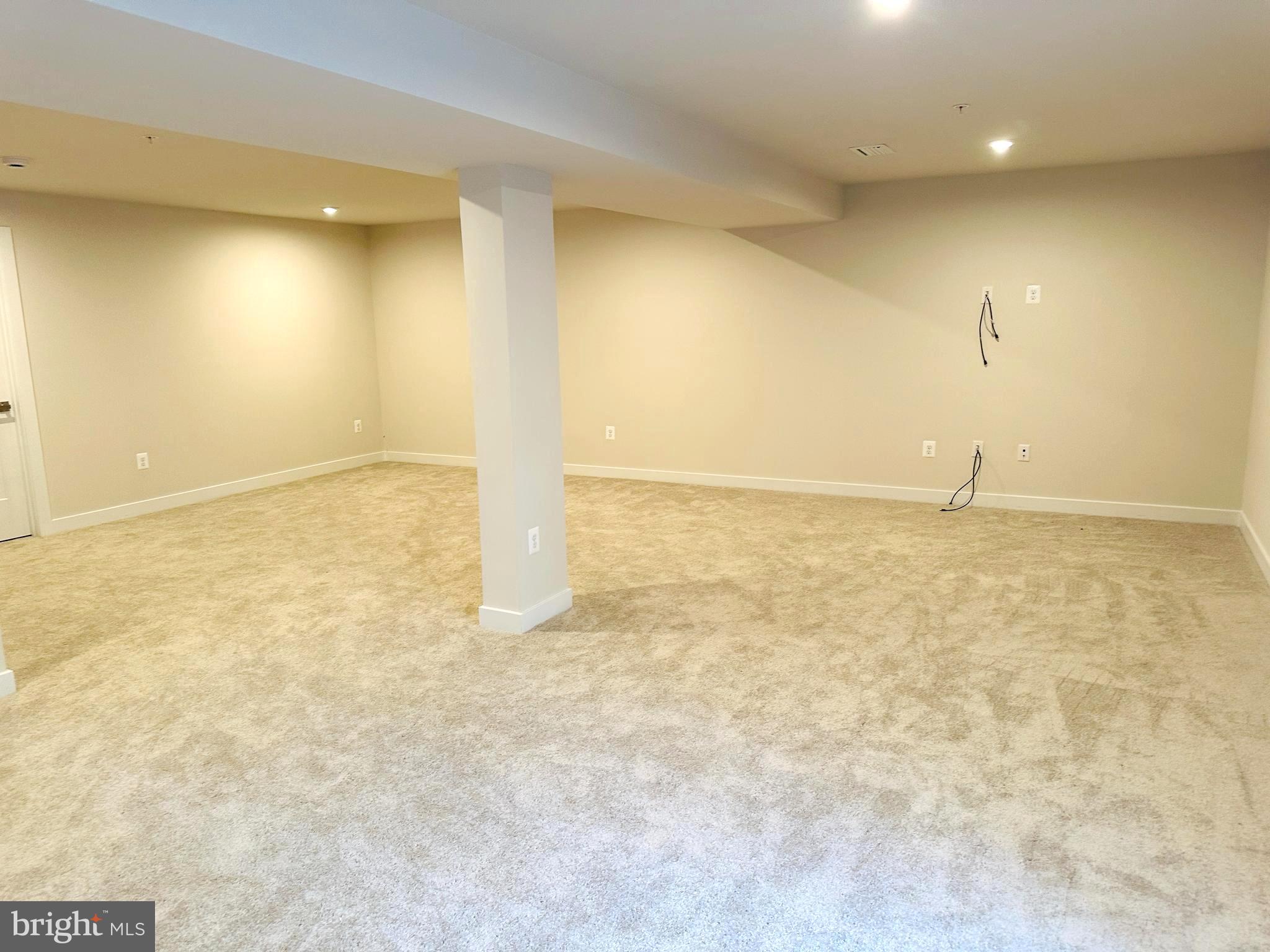 MONTGOMERY VILLAGE - Residential Lease