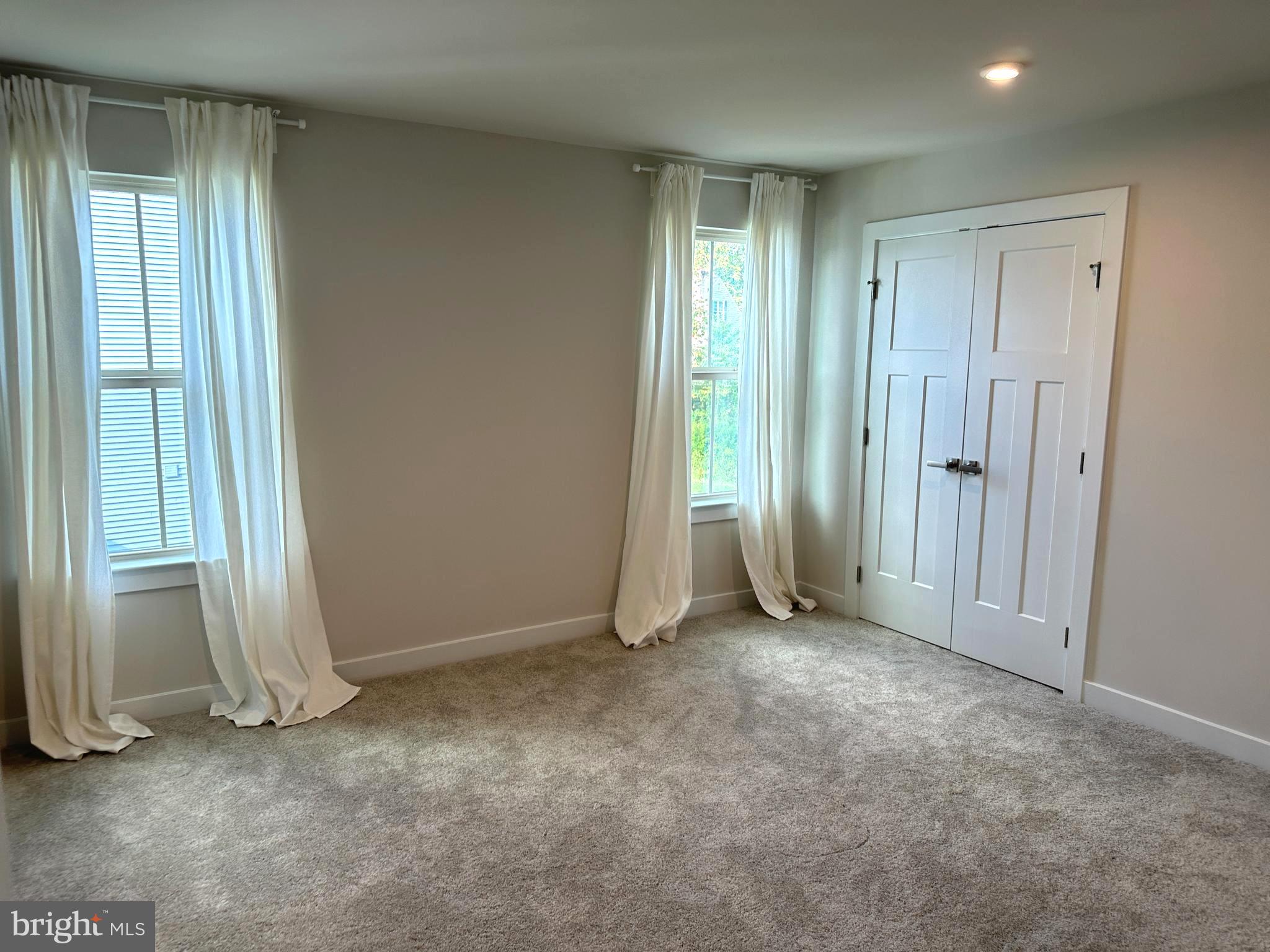 MONTGOMERY VILLAGE - Residential Lease