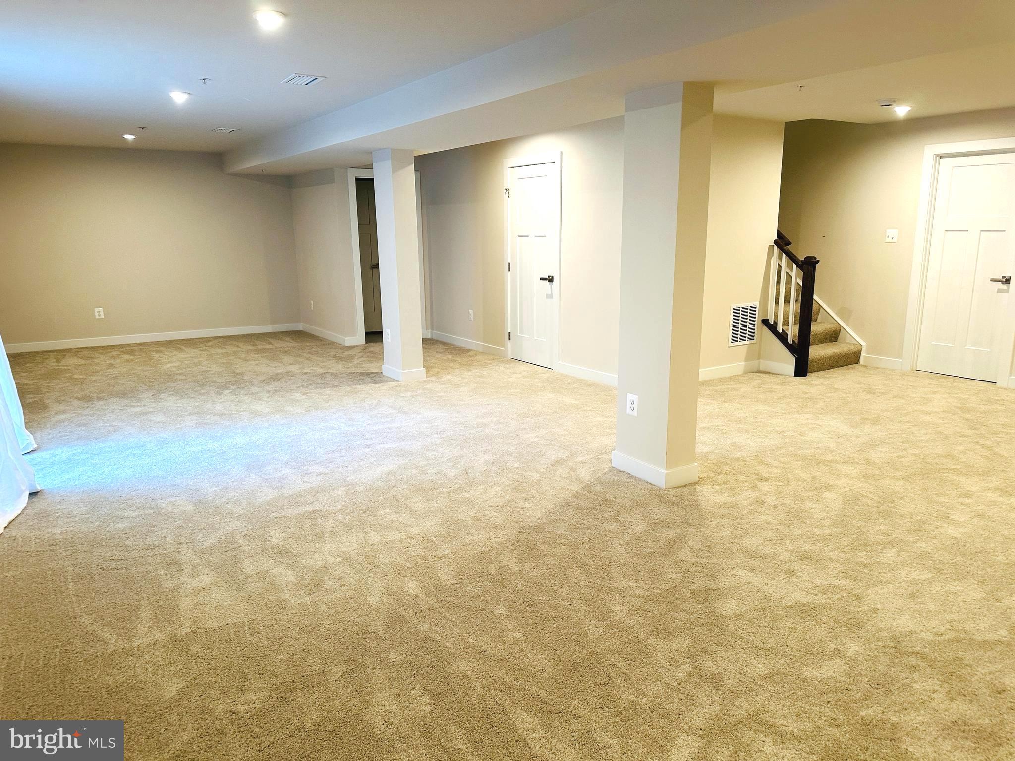 MONTGOMERY VILLAGE - Residential Lease