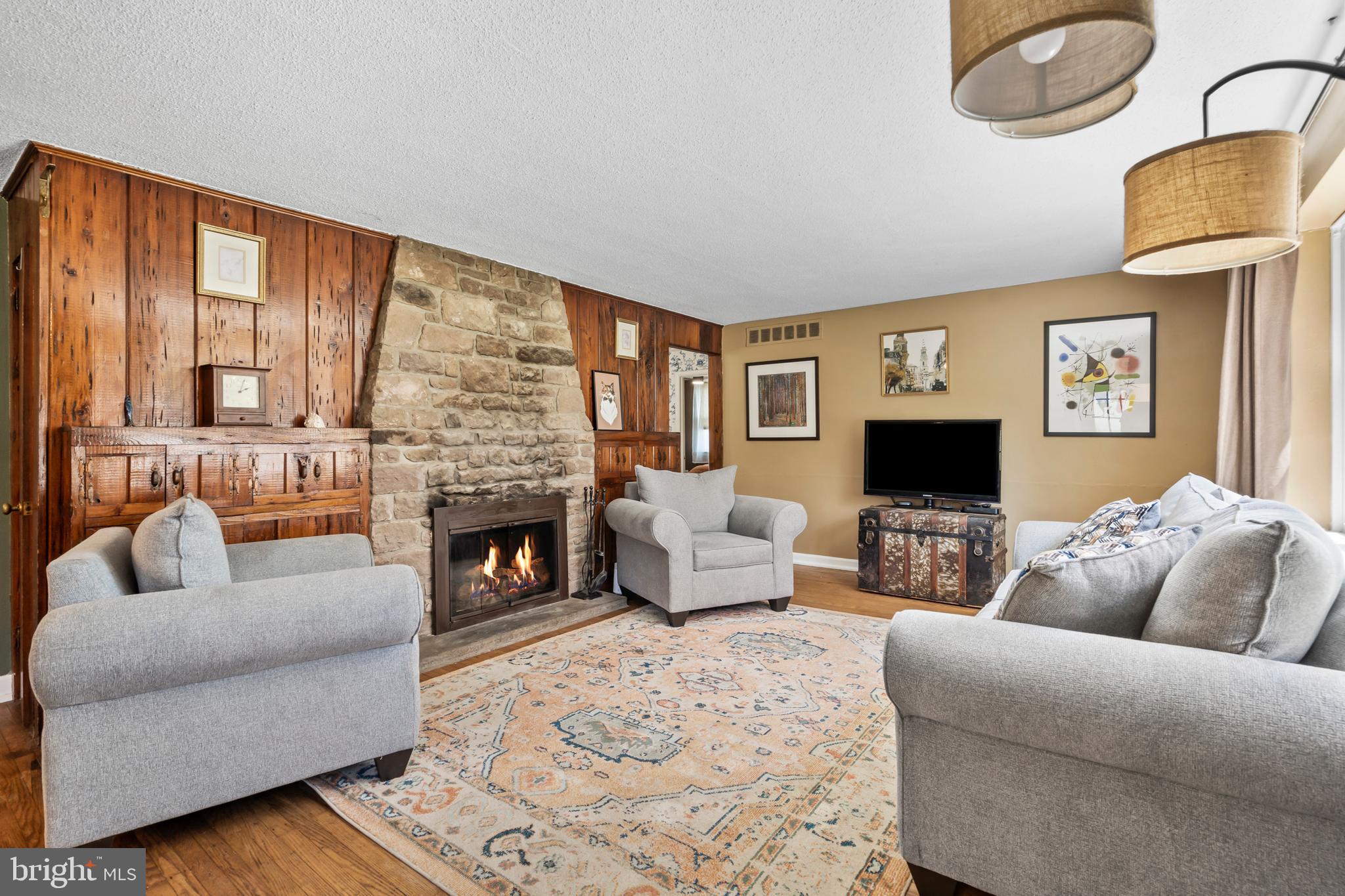 HILLSIDE MANOR - Residential