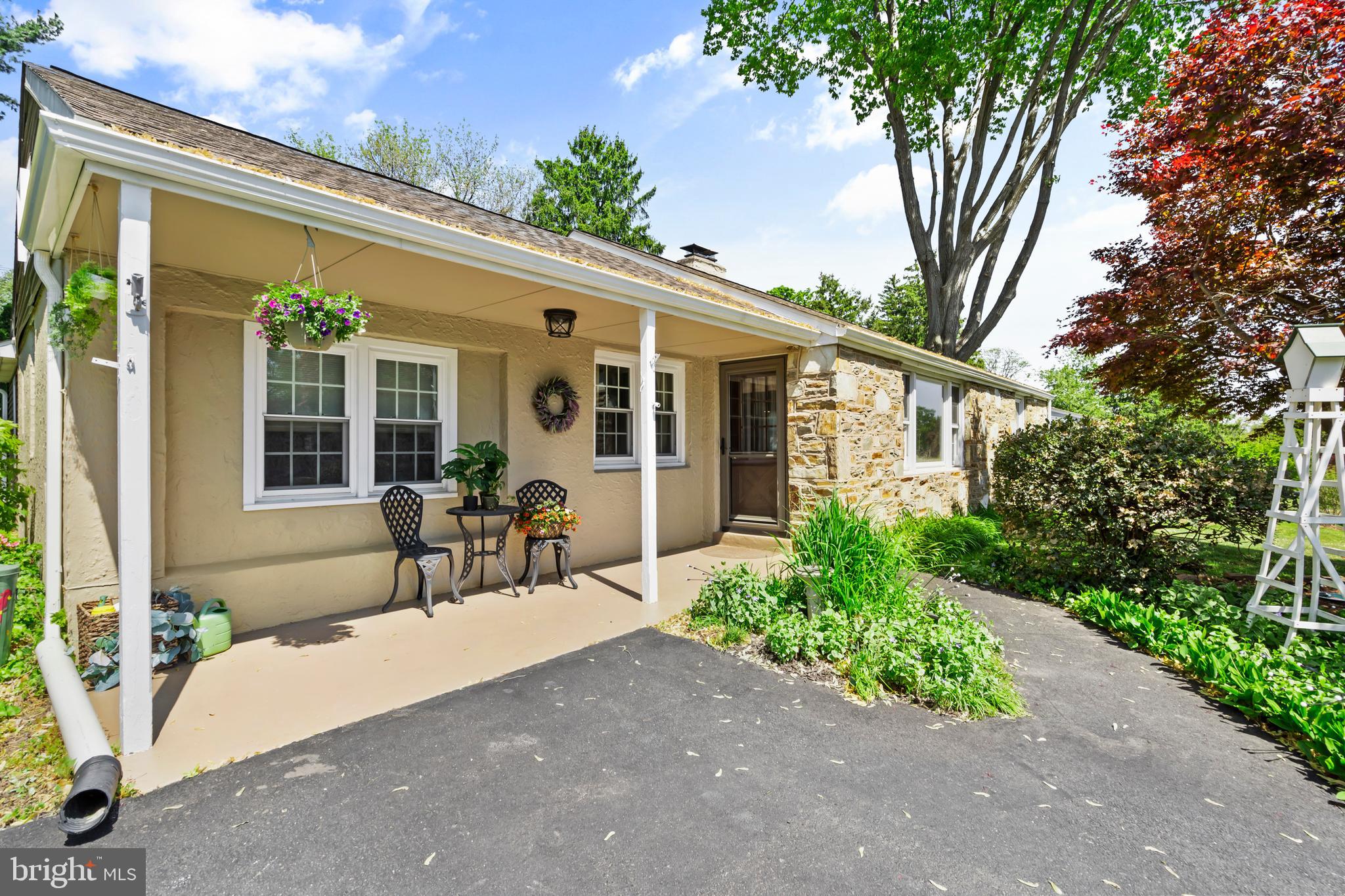 HILLSIDE MANOR - Residential