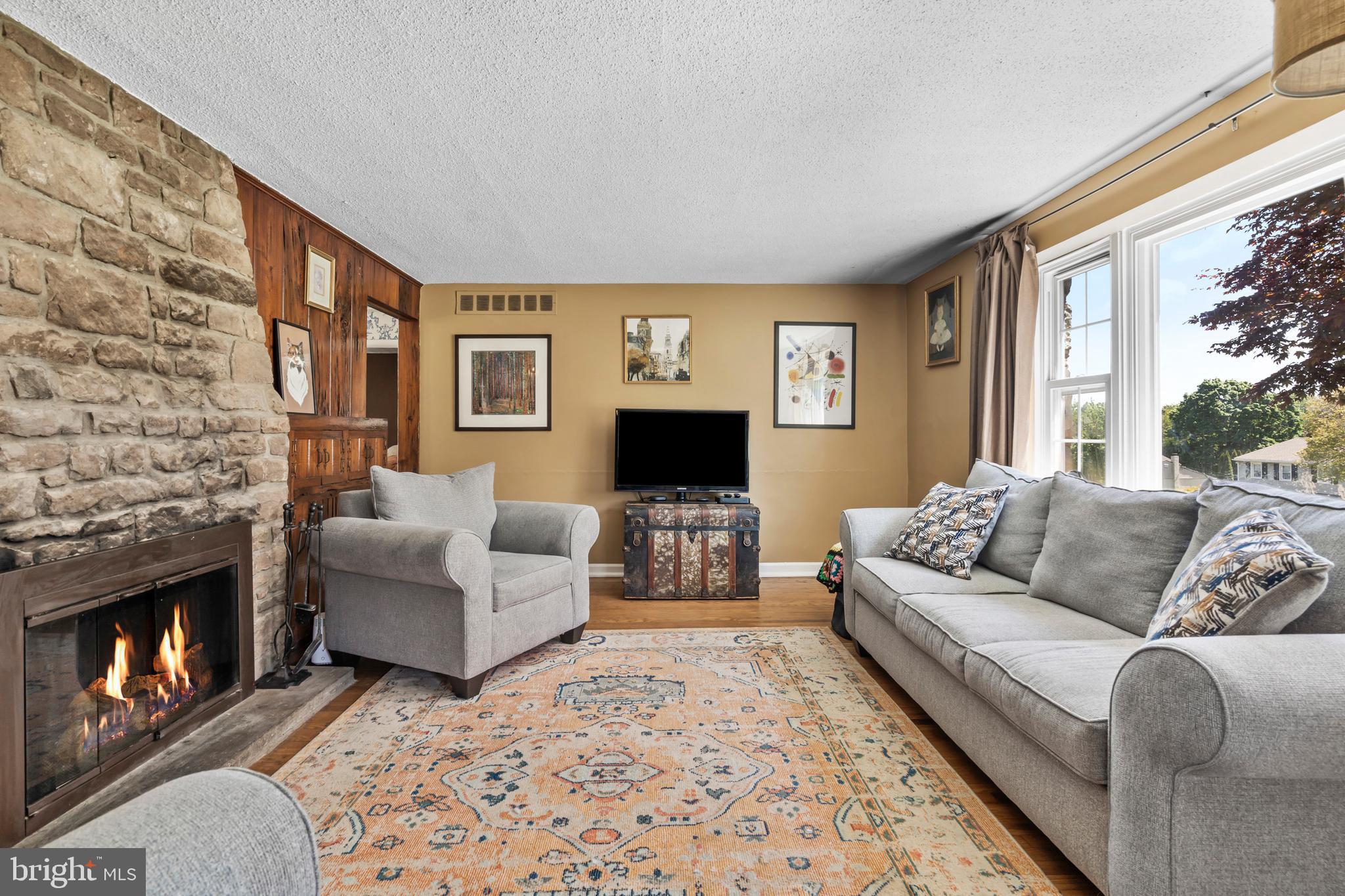 HILLSIDE MANOR - Residential