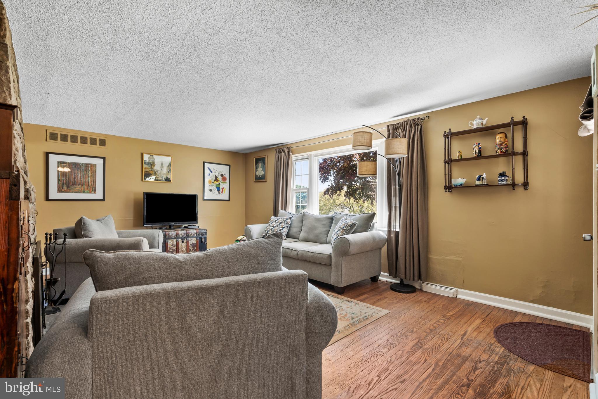 HILLSIDE MANOR - Residential