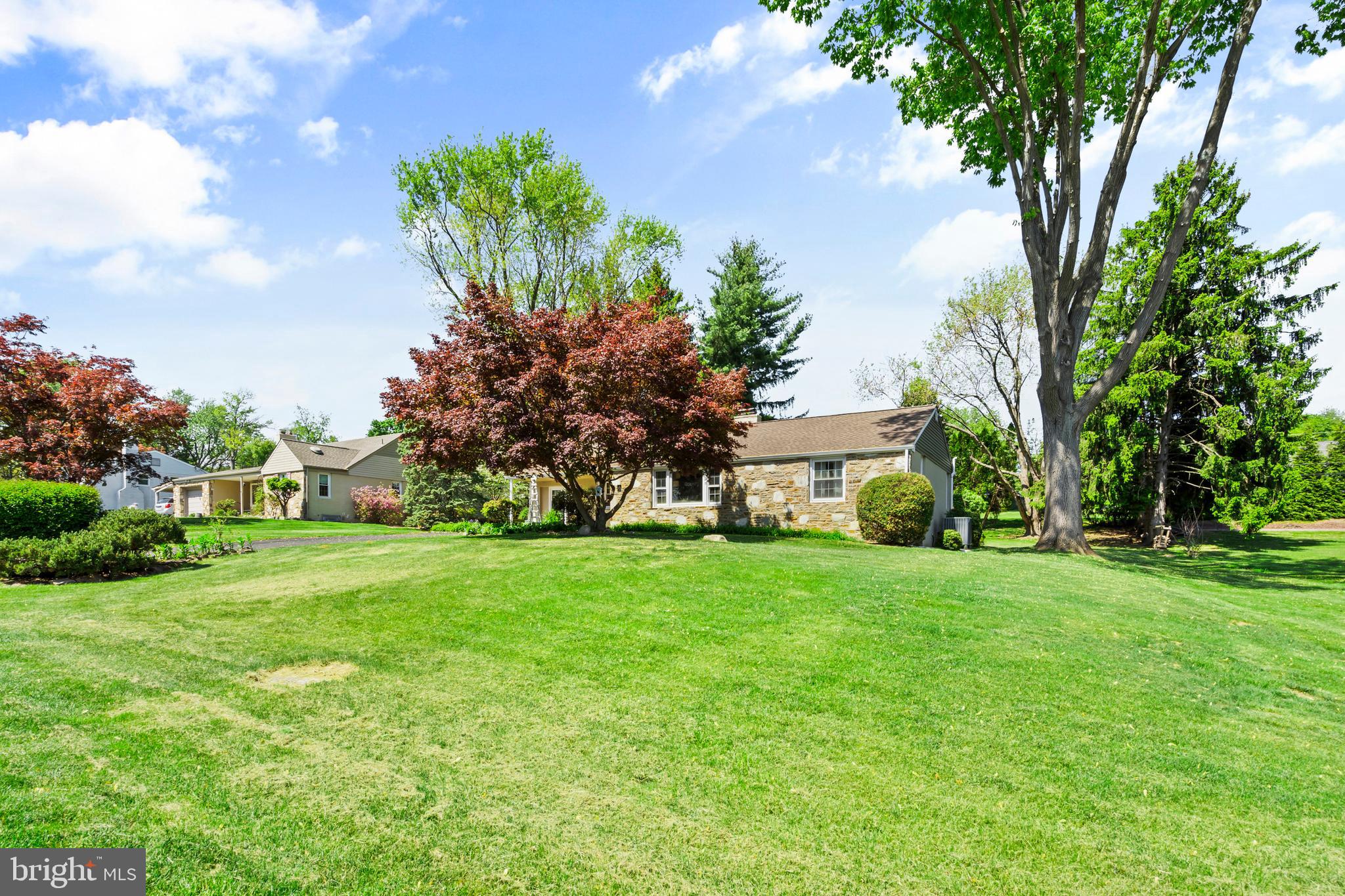 HILLSIDE MANOR - Residential