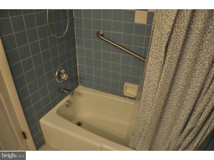 HOLME CIRCLE - Residential Lease