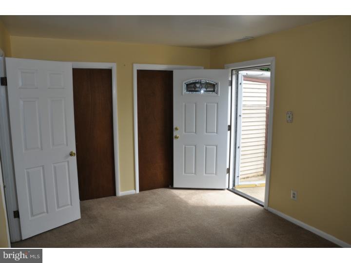 HOLME CIRCLE - Residential Lease