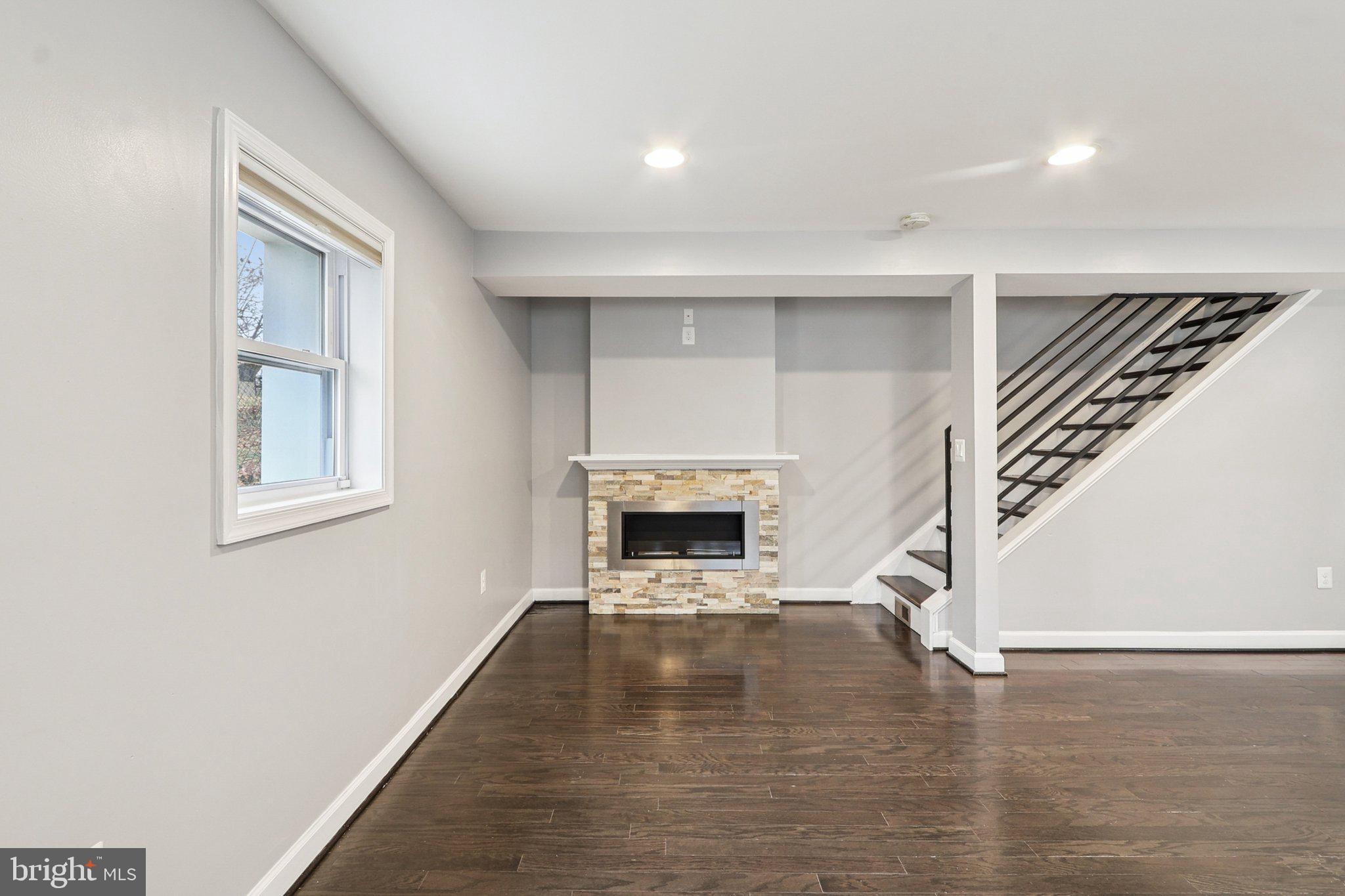 GLENARDEN WOODS - Residential