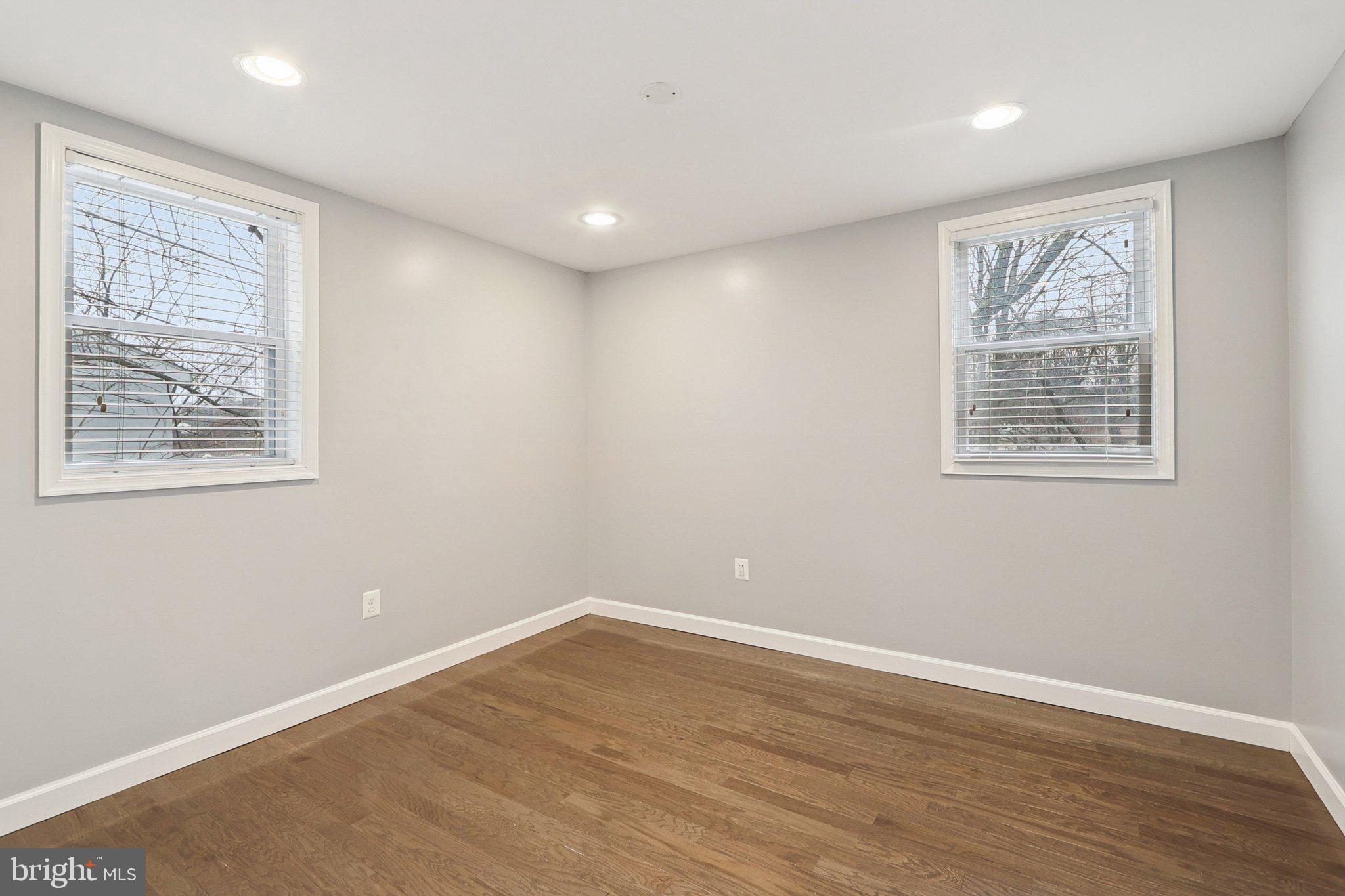 GLENARDEN WOODS - Residential