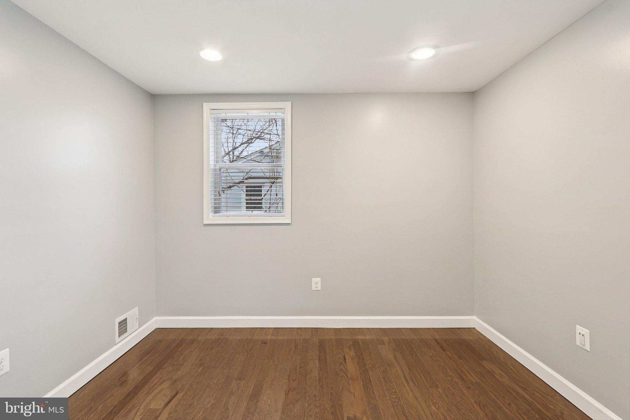 GLENARDEN WOODS - Residential