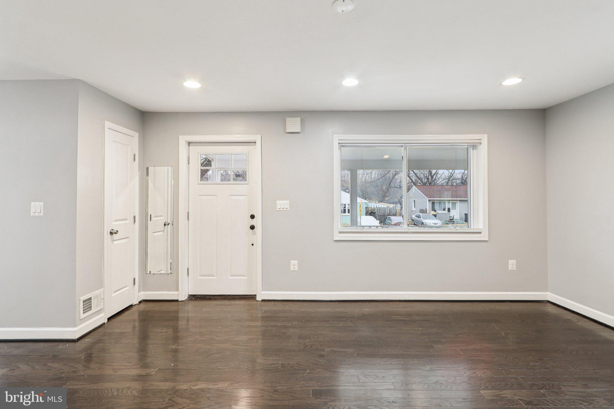 GLENARDEN WOODS - Residential