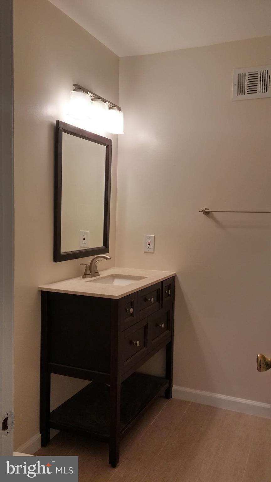 TOWNES OF WAKEFIELD - Residential Lease