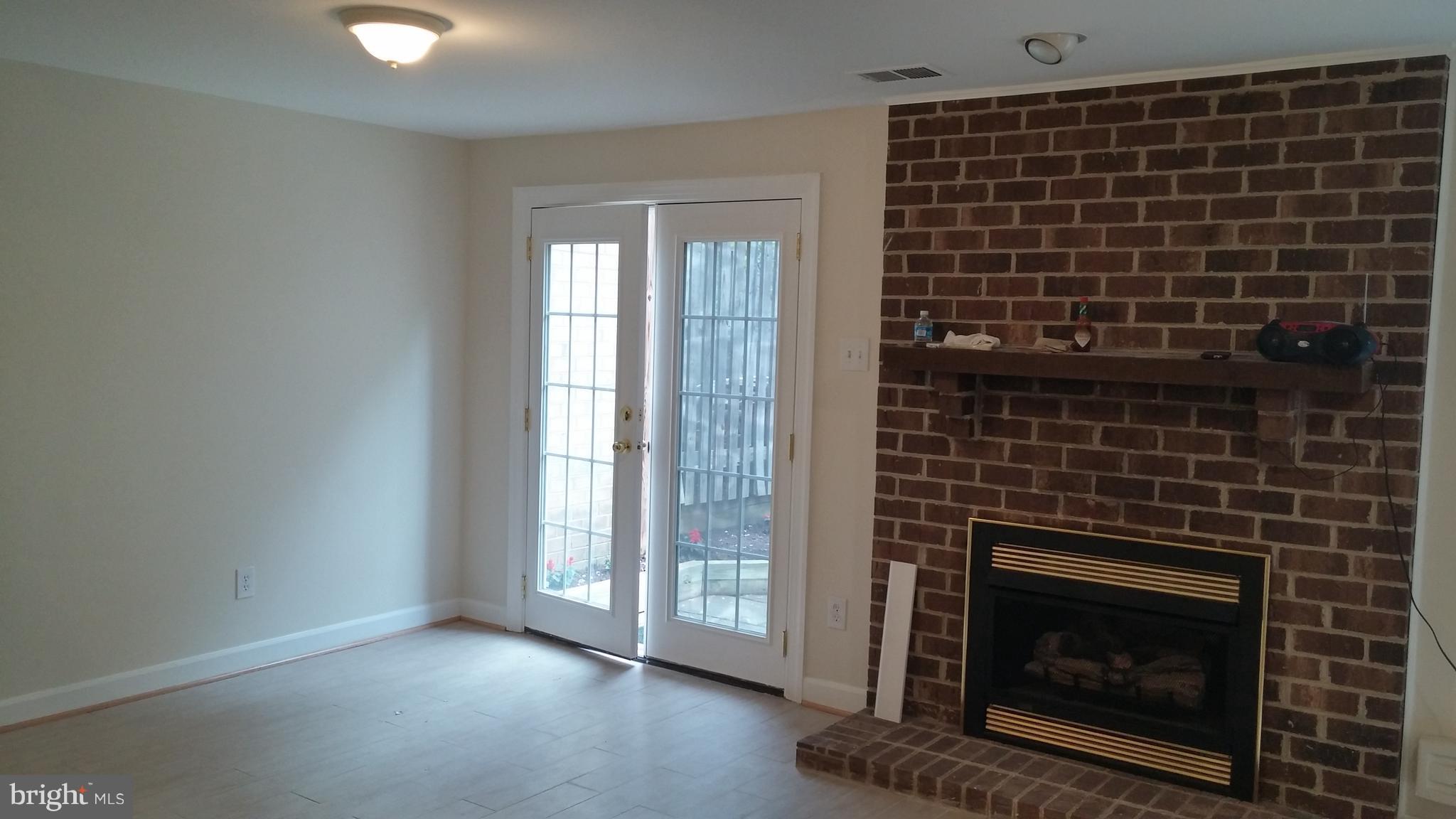 TOWNES OF WAKEFIELD - Residential Lease