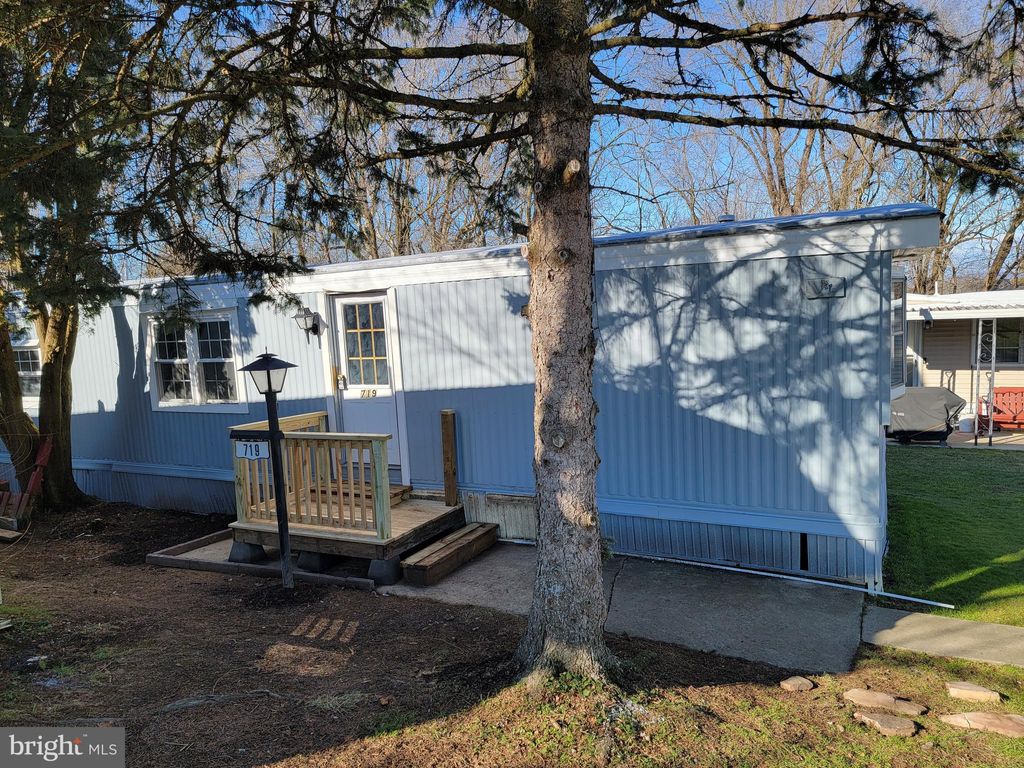 Photo of 719 PRIMROSE LN, EPHRATA, PA 17522 (MLS # PALA2029762)