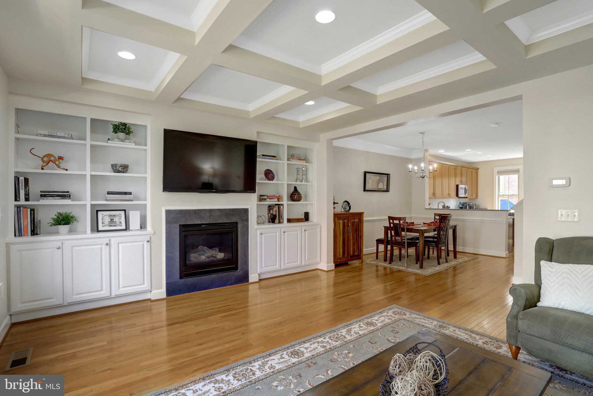 2537 S KENMORE COURT