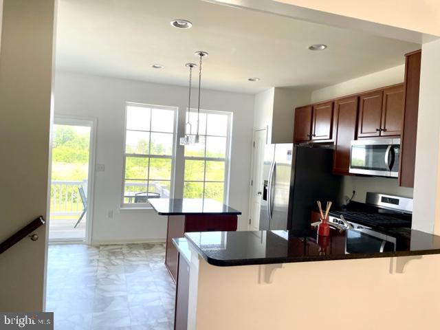 FREEDOM MANOR - Residential Lease