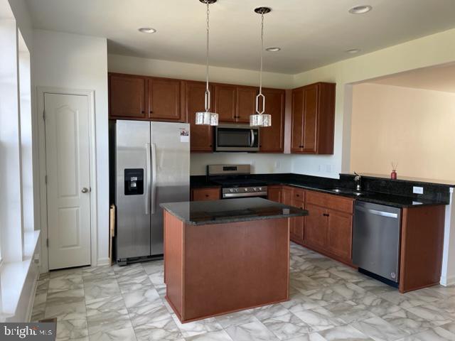 FREEDOM MANOR - Residential Lease