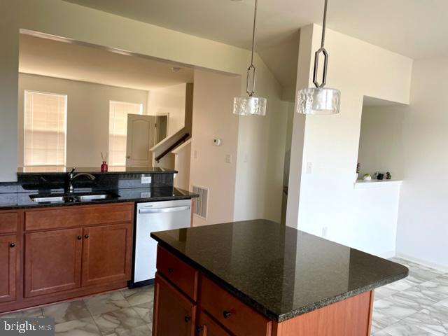 FREEDOM MANOR - Residential Lease