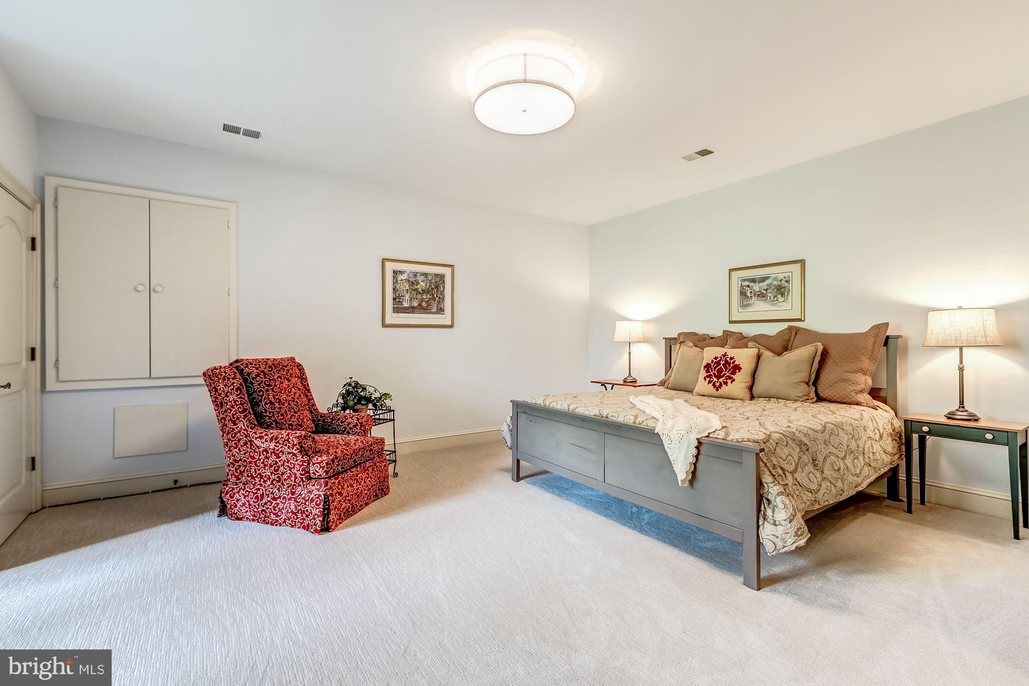 DEERFIELD POND - Residential