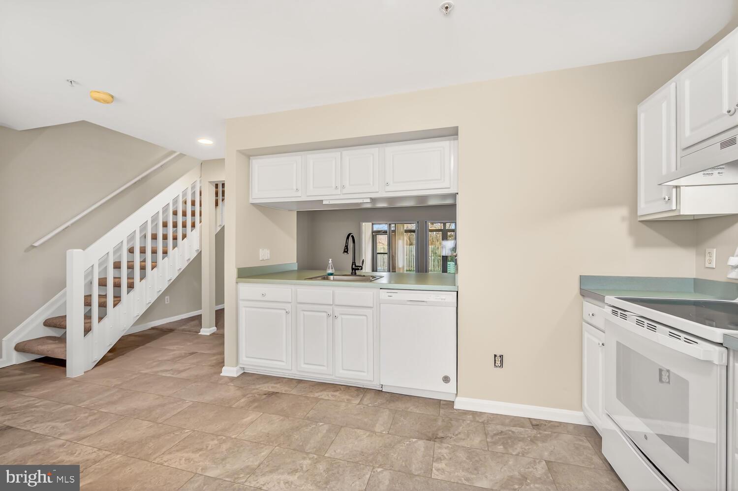 QUEENS LANDING - Residential