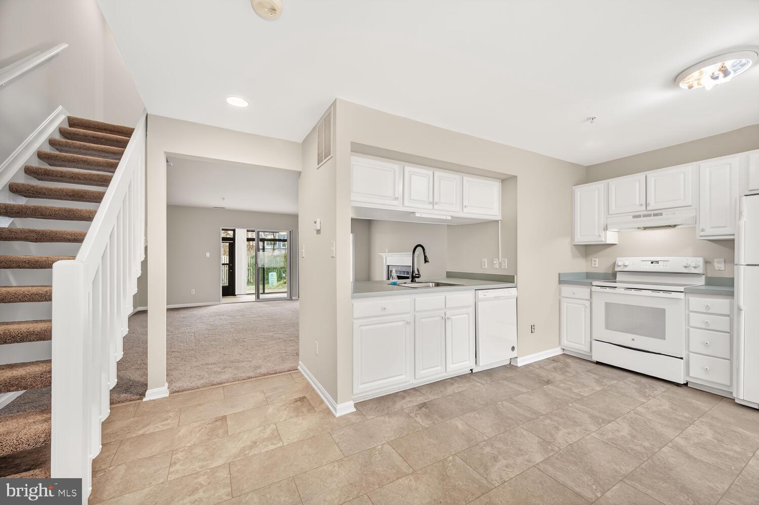 QUEENS LANDING - Residential