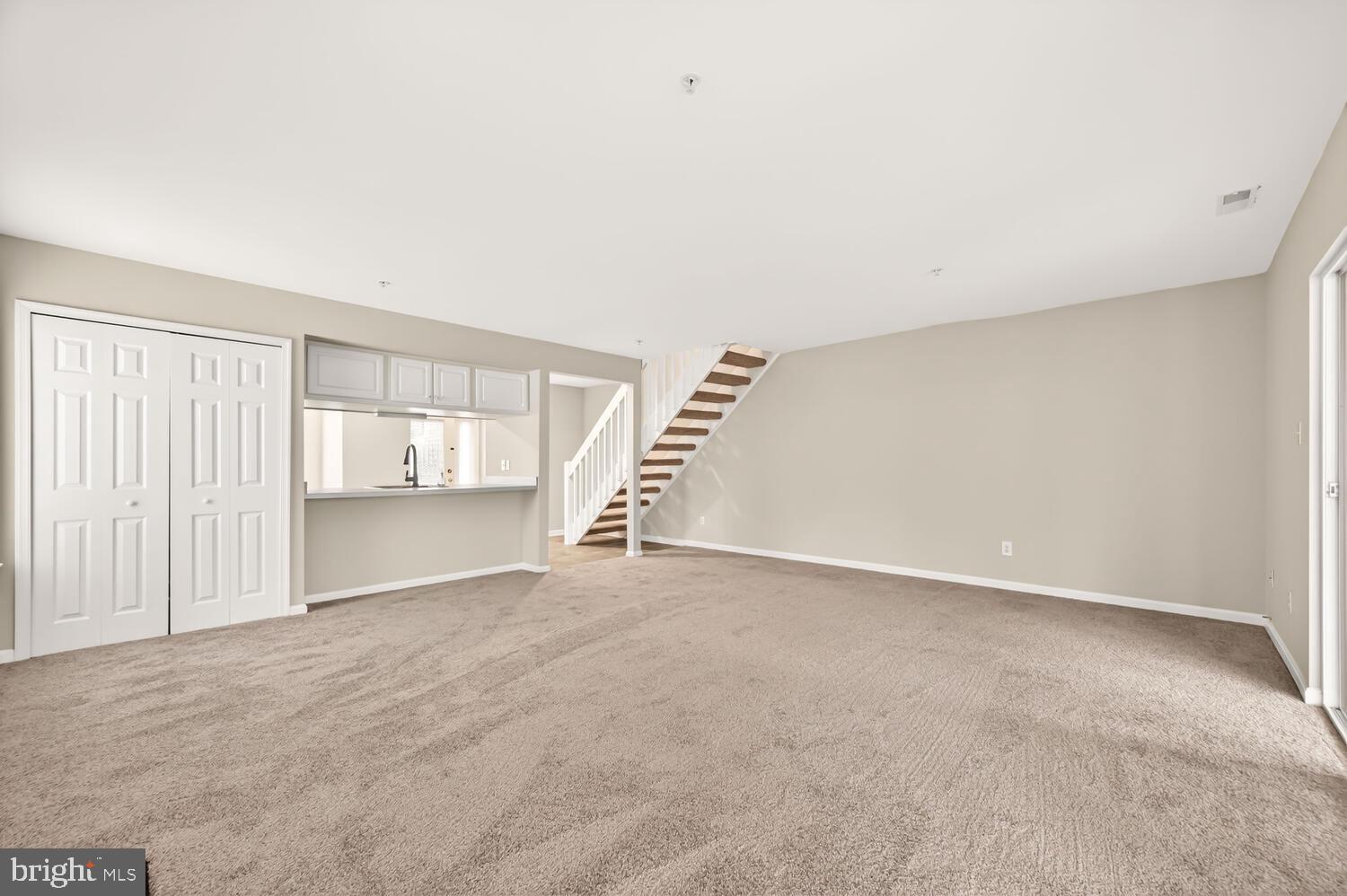 QUEENS LANDING - Residential