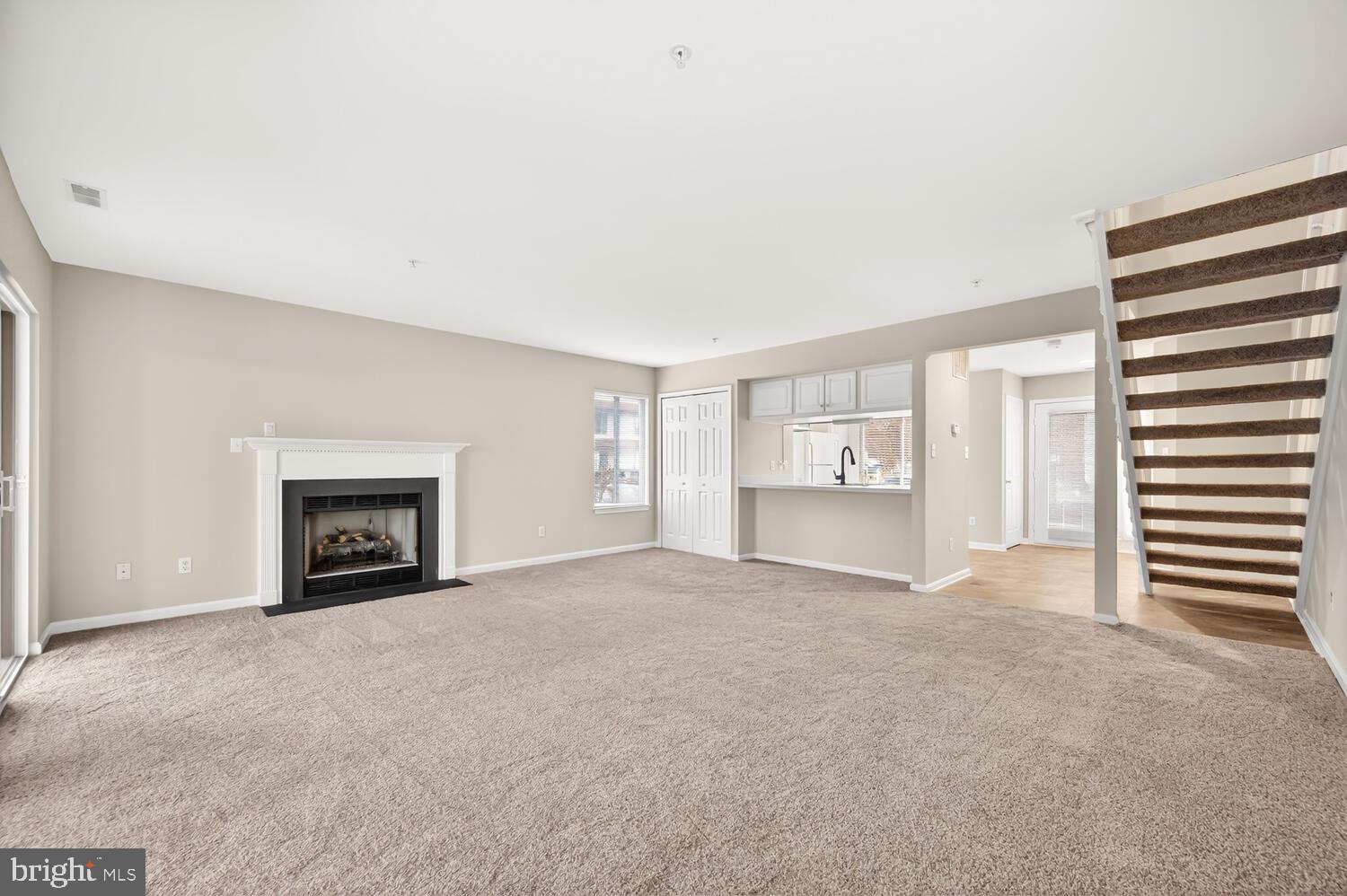 QUEENS LANDING - Residential